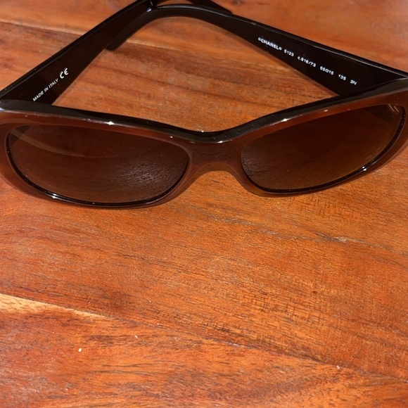 Chanel - Picture 5 of 7